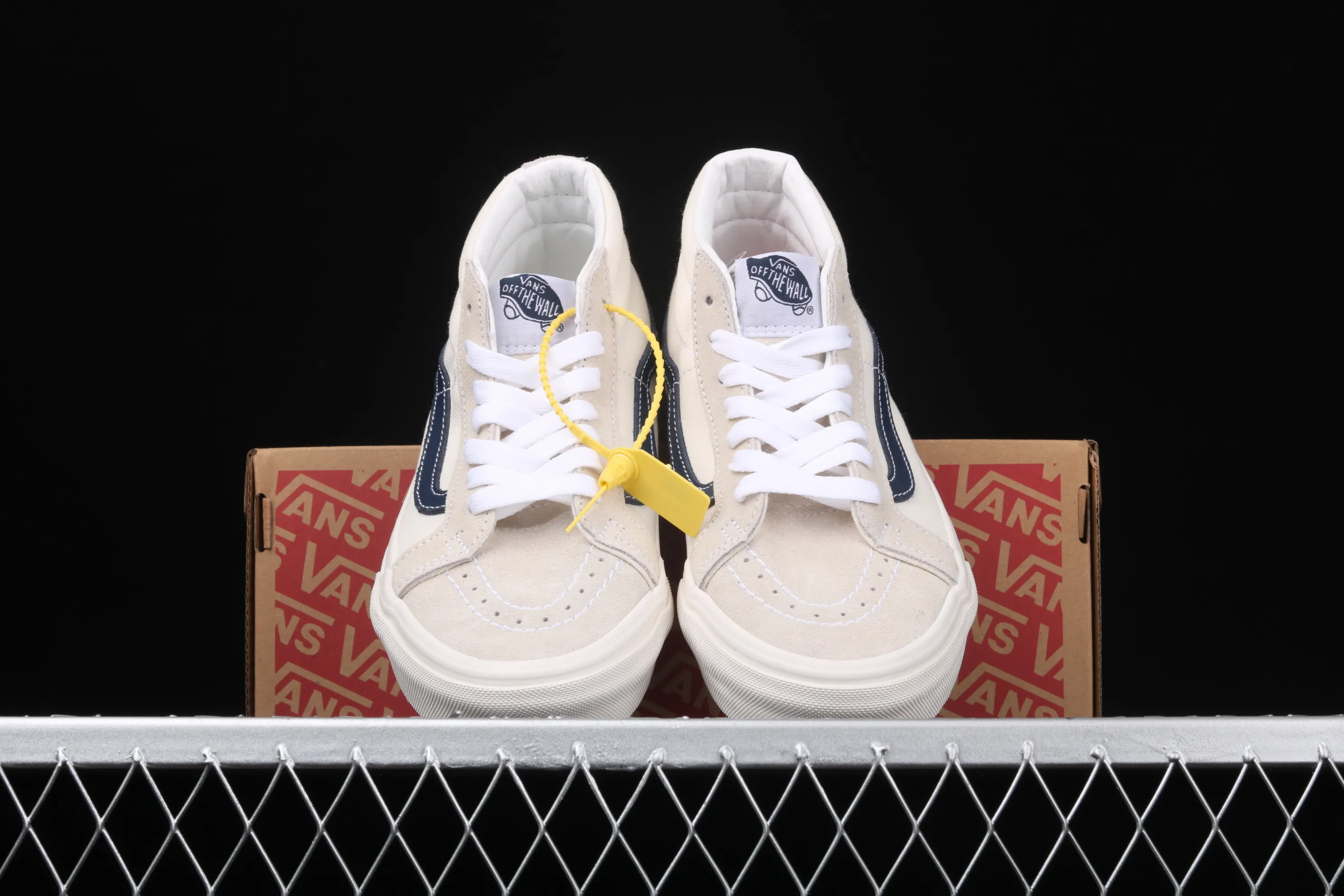 All Categories Vans Vans Series Vans Mid Vans Sk8 Mid Reissue Vans Mid VN0A391FTP1 One size too large